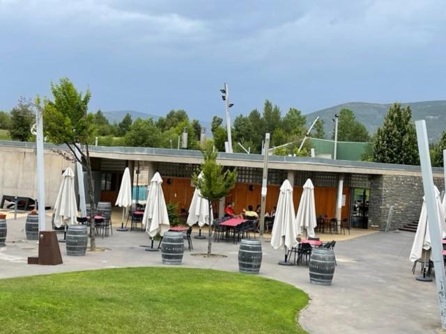 Chalet Adosado Entero, Bbq Y Piscina Comunitaria Sabiñánigo Exteriör bild